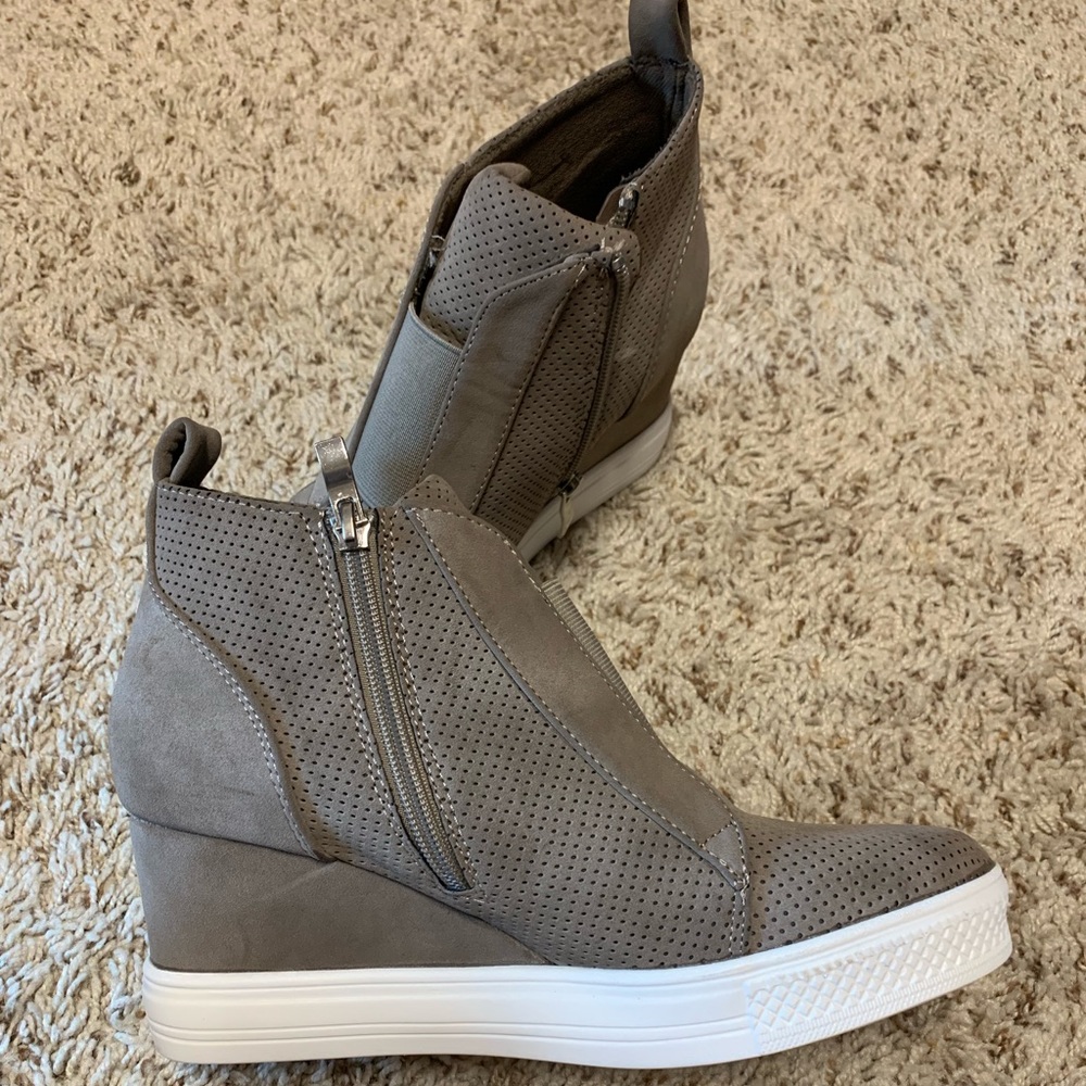NEW Wedge Sneaker - Taupe